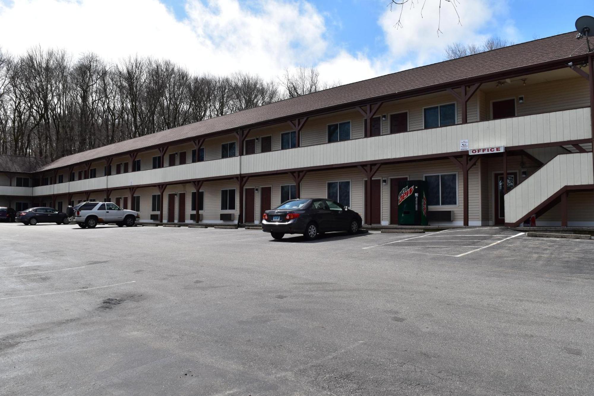 Plymouth Motor Lodge Exterior photo